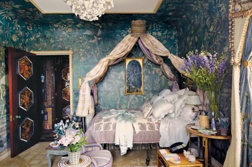 enochliew:  Home of Howard Slatkin A New York apartment where every single doorknob, tile and 19th-century silk lampshade is one of a kind designed by him. 