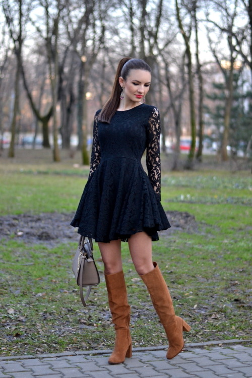 Fashion blogger Search Alina Filipescu  from mysilkfairytale in Zara knee-high b