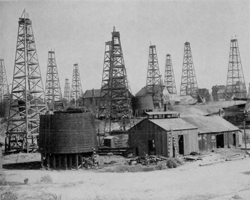 Oil wells for petroleum at Los Angeles (California, 1905).