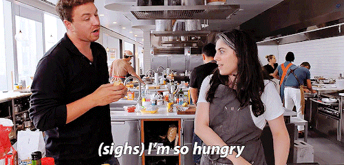alicekwans:Claire getting slightly irritated at Delany for eating before trying her gourmet hot pock