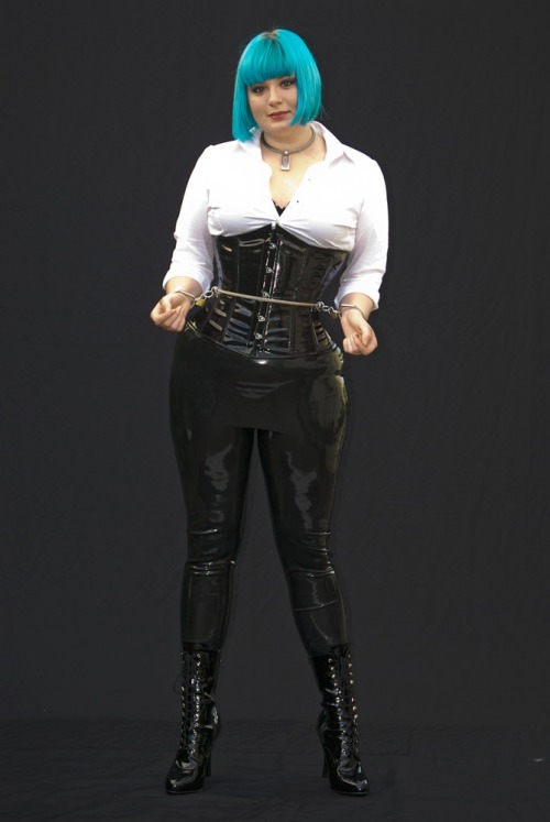 knottasugardaddy1: kinky-vagabond:  your-dominus:  bdsl:  The gorgeous Katie collared,