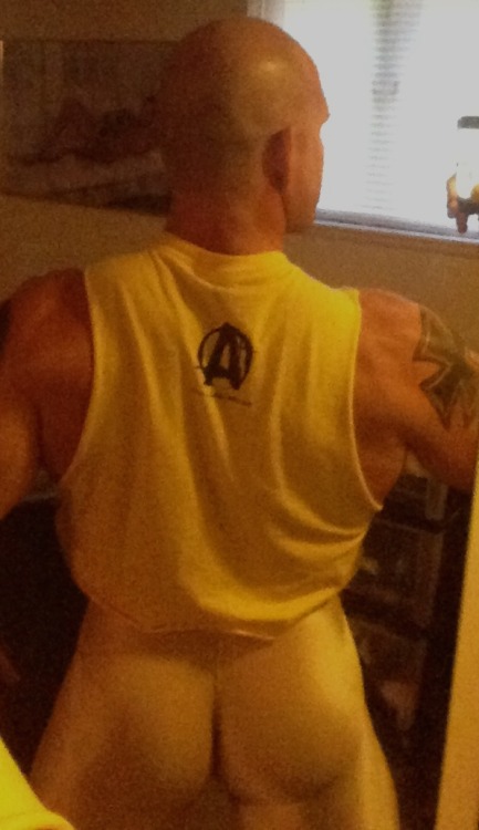 muscle1976:  tight lycra:)