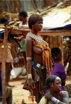 Ethiopian Hamar woman, by Alfonso Navarro