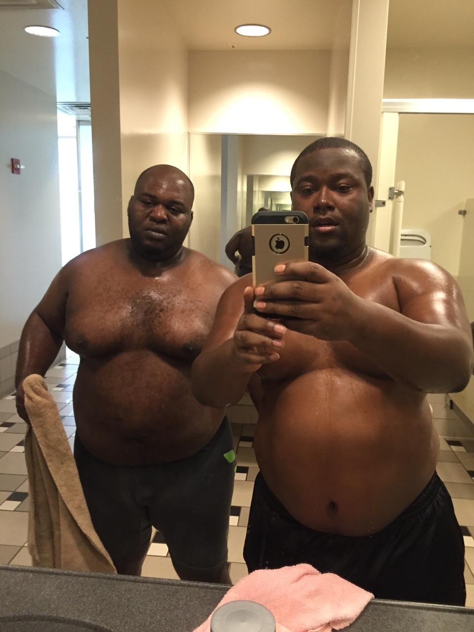 bigggsexxxymofo:  Dammmn!!! ThighsChestBelly&amp; cakesFor dayz! 
