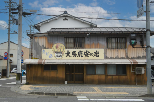  松本市 ディープストリート 発狂的 大馬鹿安の店とは何ぞやNational treasure Matsumoto Castle . 使用機材 Kenko レンズフィルター ブラックミスト No.