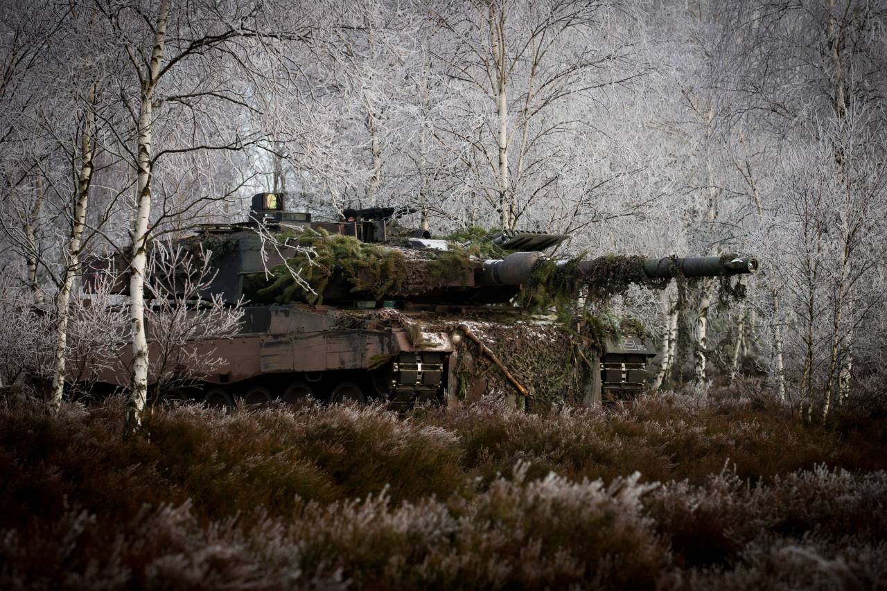militaryarmament:  German Leopard 2A6 stalking its prey. 