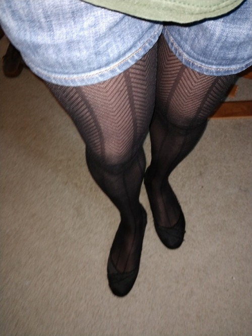 Patterned tights