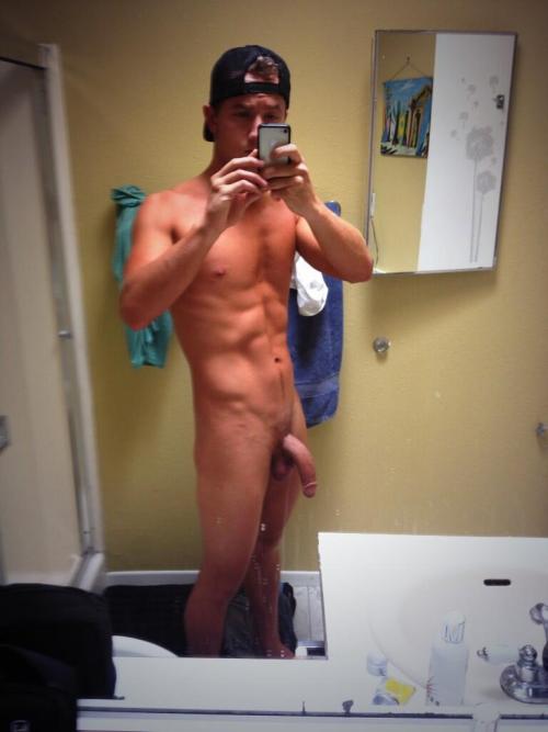 bigdicksatwork:  Ridiculously hot Van Wylde. 