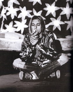 nirvananews:  Kurt Cobain taking a smoke