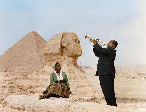 ayoganjamahn:Louis Armstrong plays for his wife, Lucille, in front of the Sphinx and Great pyramids 