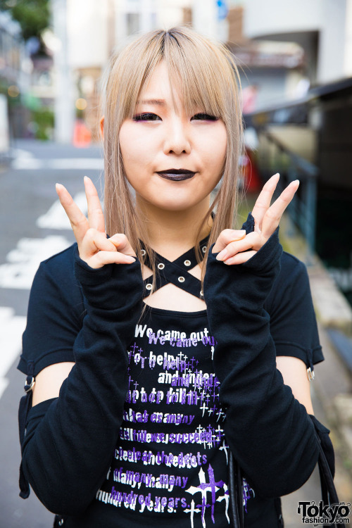 Janne Da Arc fan Rokurou on the street in Harajuku wearing a goth style featuring a Deorart top, res