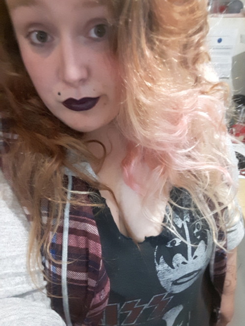 sometransgal:  Everyone please take a moment to appreciate my lovely girlfriend @kittengorarr in all her 80s glam rock glory.