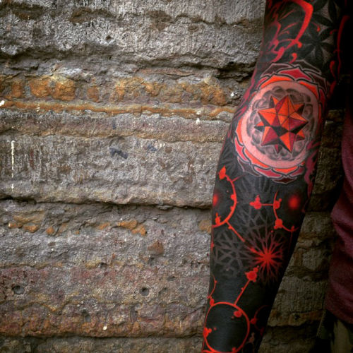 whowasntthere:thievinggenius:Tattoo done by Timofey Viktorovich.instagram.com/vtimv/Wow