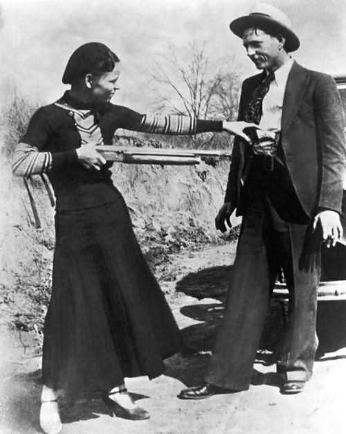  Bonnie and Clyde - 1934  adult photos