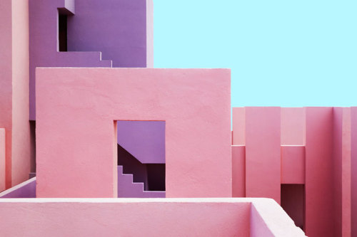 distantvoices: Ricardo Bofill’s Muralla Roja in Calpe