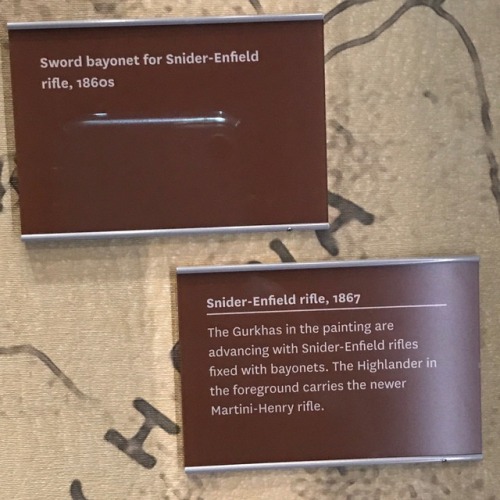 victoriansword:A display at the National Army Museum featuring a Snider-Enfield Rifle and Sword Bayo