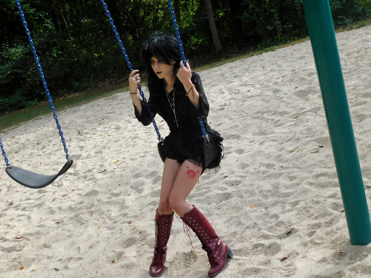 chainsaw-mascara:  i went to the park today. 