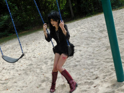 chainsaw-mascara:  i went to the park today.
