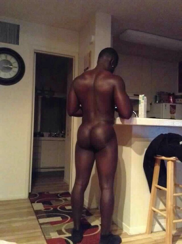 damnthatshytshot:  Fuckin’ pretty FAT booty!!