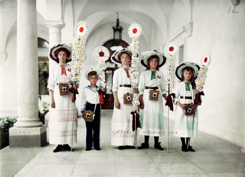 imperial-russia:Children of the last Tsar on the White Flower Day, Livadia, 1911