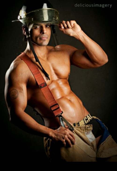chit28:  Sexy Asian fitness stud Jagjit Athwal. All I keep looking at are those ABS ABS ABS !!!!!WOW!!!!!