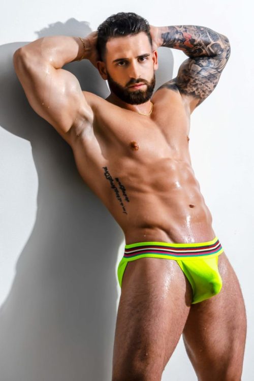 candybulge:  #muscle #tattoo #speedo 