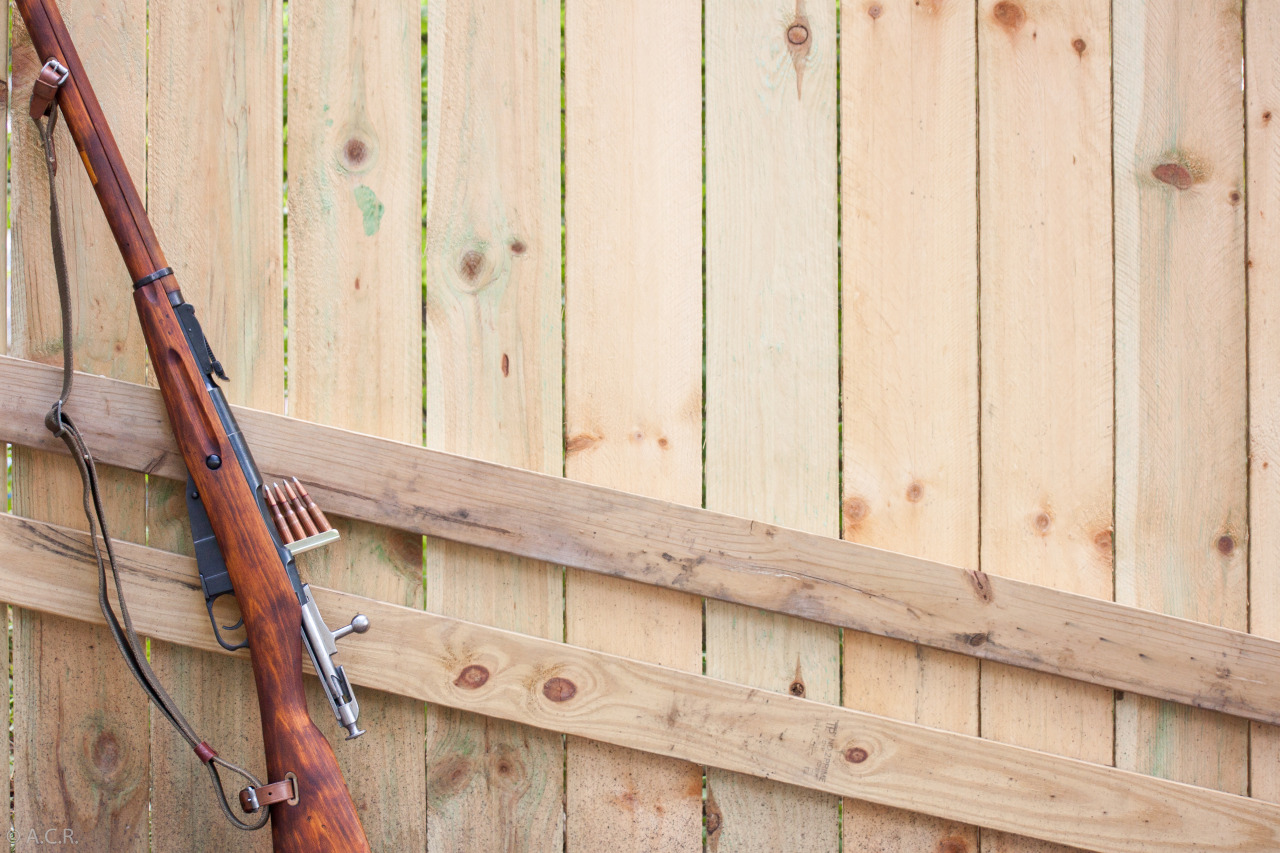 cerebralzero:  silversaurus:  Did a quick shoot for a 1939 Mosin.. What a beauty. 