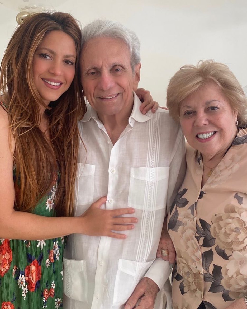 ♡ Shakira Fan Page ♡ — New photo: Shakira with her parents William...