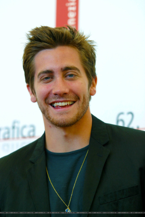 jakegyllenhaalbrasil:  Jake Gyllenhaal at Venice Film Festival 2005 