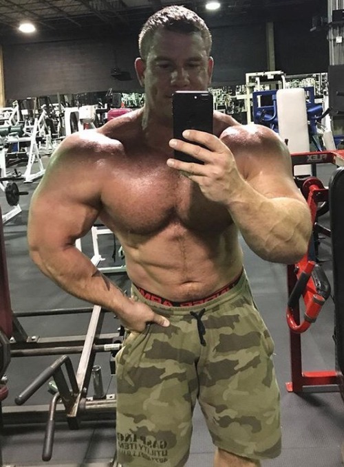 musclegodselfies: Kyle Blevins