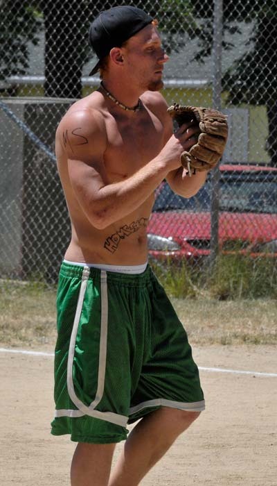 bro-mo:  undie-fan-99:  Sexy ginger baseball player with FTL waistband showing! 