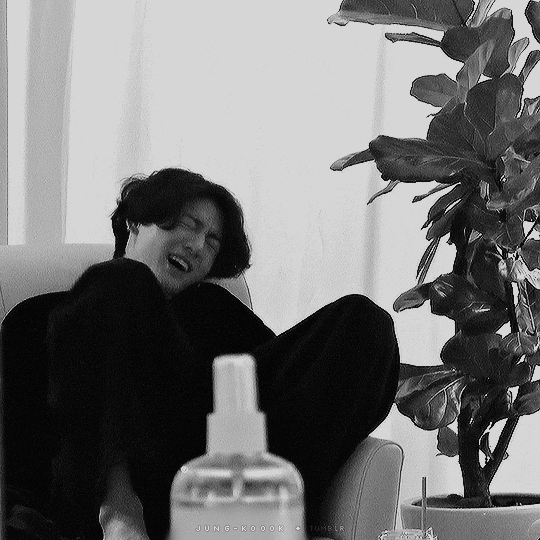 Im Sad When I Dont Hear Your Guitar In The Green Room Jungkook To Yoongi