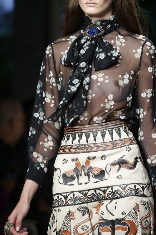 lumedunsorriso:Carly Moore for Gucci S/S 2016