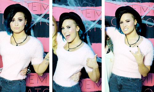 burrowjoe:  Demi Lovato at her meet and greet in Montreal, Quebec on October 19, 2014.  