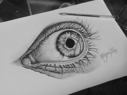 amillionsunsets:  Ballpoint pen eye drawing
