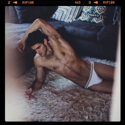 charliebymz:  FAN PHOTO : SO SEXY @adamant9