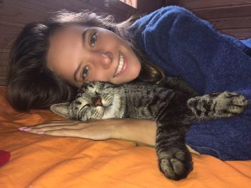 megacutesexybabes:  Katya Clover’s cat Click here for More