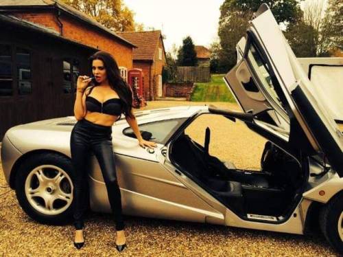 ecigfanaticv2: Linsey Dawn McKenzie looking hot with her e-cig
