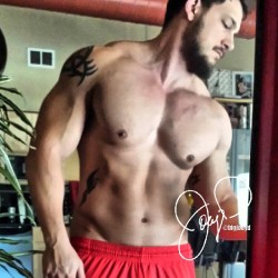 bigjoeyd:  Nothin’ like a red shorts #selfie