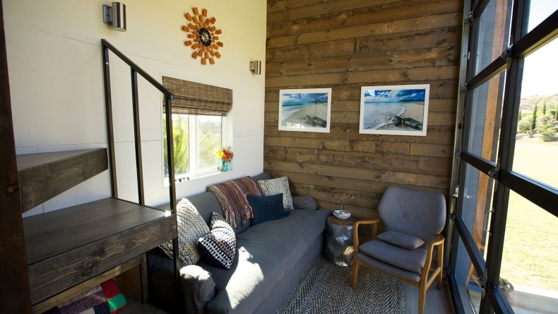 dreamhousetogo: Surf Shack tiny house featured on Tiny House Nation http://www.fyi.tv/shows/tiny-house-nation/articles/surf-shack-chic