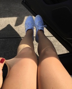 hoseloverlv:I would love to sniff her hot sweaty pantyhose feet after being in those sneakers all day 