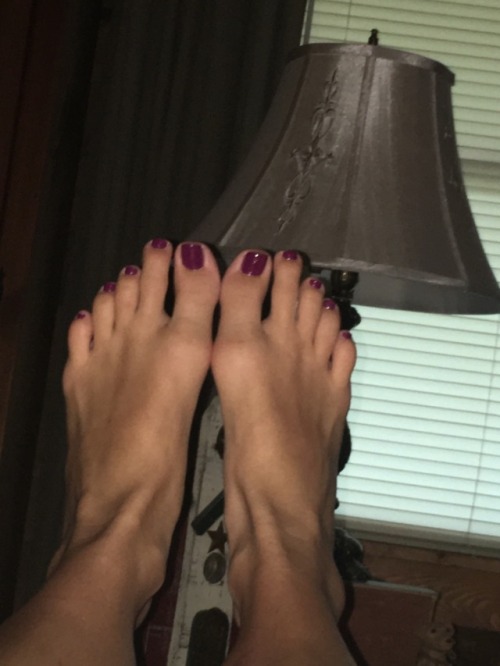 katefeettn86: My couch feet! @katefeettn86 ❤️