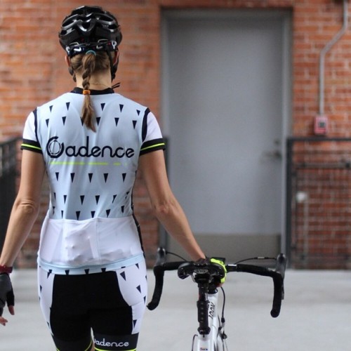 dfitzger: By cadencecollection: The women’s Club Flow jersey and bibs will be available tonight at 1