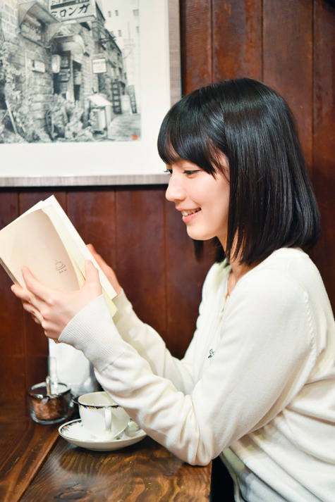 bookgirls: (via 吉岡里帆 | 日刊SPA!)