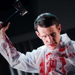 horrorfixxx:Matt Smith as Patrick Bateman in the American Psycho musical.