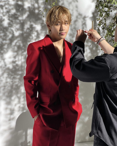 TAEHYUNG INSTAGRAM POST | CARTIER