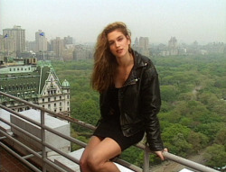 shialablunt:  Cindy Crawford on MTV’s House