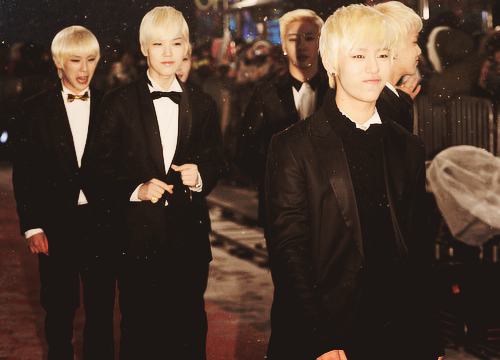 omgoshxlawnvee:  ugh, tuxedo event. look at my bbs.