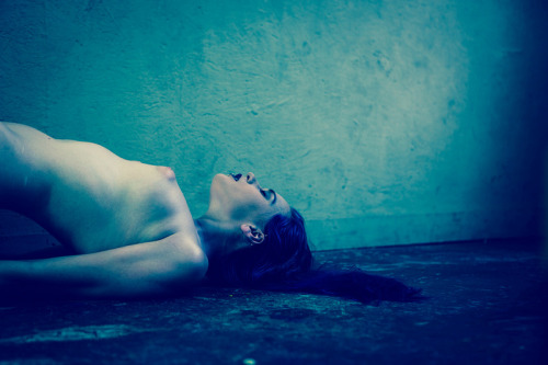 chelseachristian:  shelooksdead:  http://www.modelmayhem.com/1630037  Photographer/Editor: RerertModel/MUA/Stylist: Chelsea Christian 