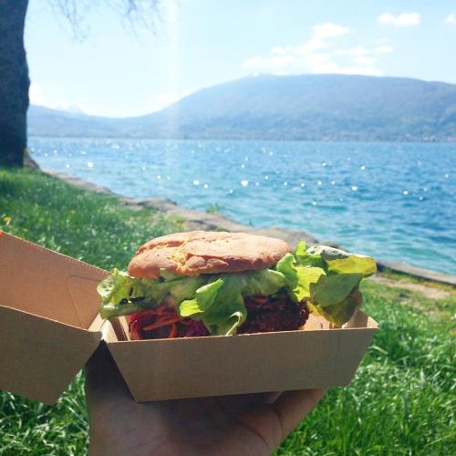 ❤️☀️✨ #happyburger #ausoleil Merci Laurence Salomon de nous faire des beaux et délicieux burgers à d